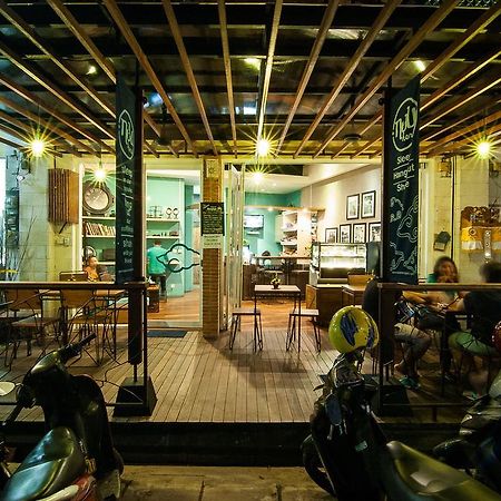 Nau Here Hostel Kuta Lombok Kültér fotó