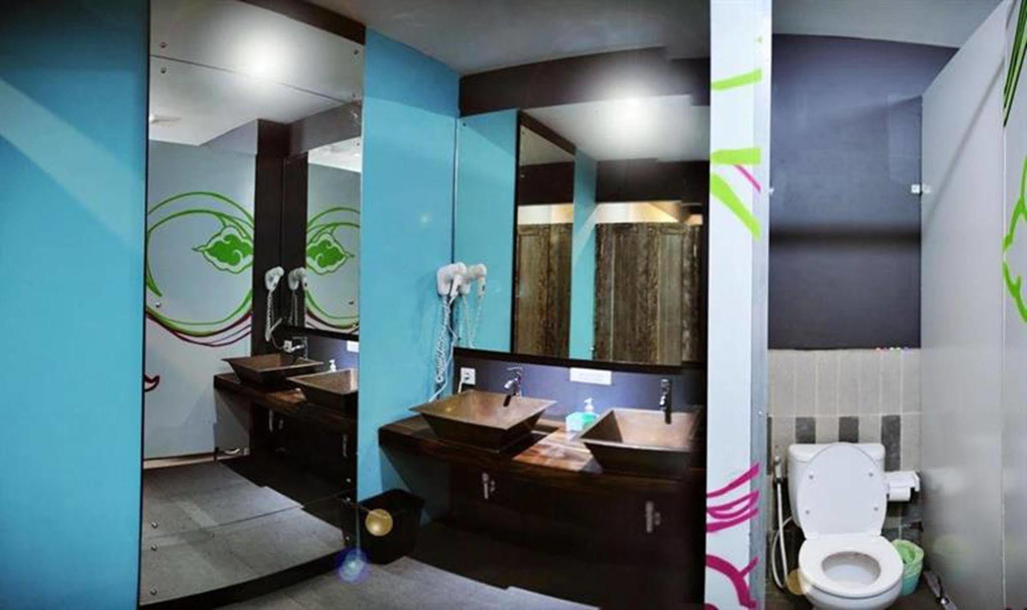 Nau Here Hostel Kuta Lombok Kültér fotó