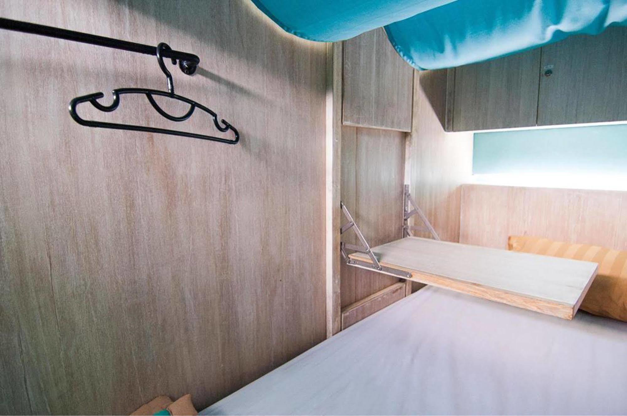 Nau Here Hostel Kuta Lombok Kültér fotó